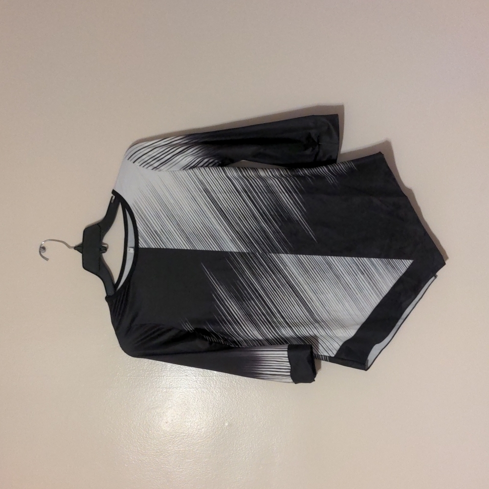 Black and white v bottom  top size med